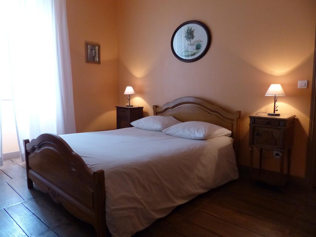 Le Domaine De Panissac Bed & Breakfast Berneuil  Ruang foto