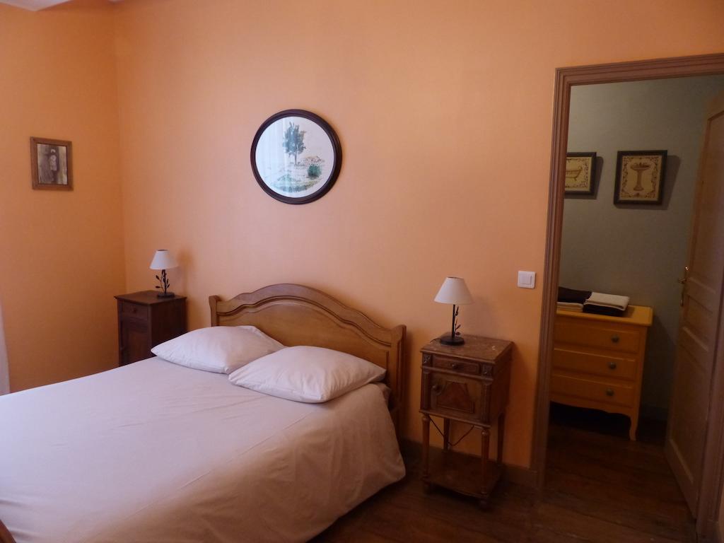 Le Domaine De Panissac Bed & Breakfast Berneuil  Ruang foto