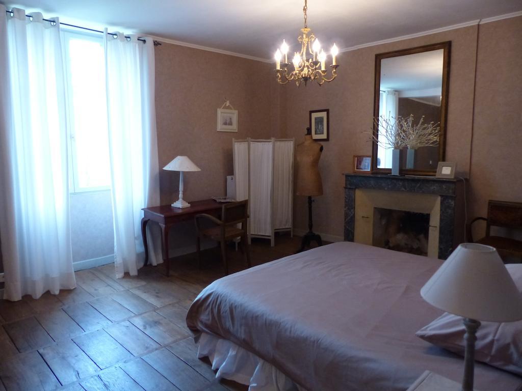 Le Domaine De Panissac Bed & Breakfast Berneuil  Ruang foto
