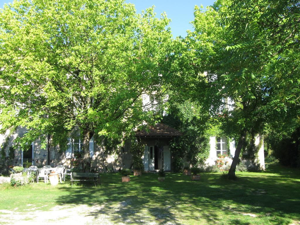 Le Domaine De Panissac Bed & Breakfast Berneuil  Bagian luar foto