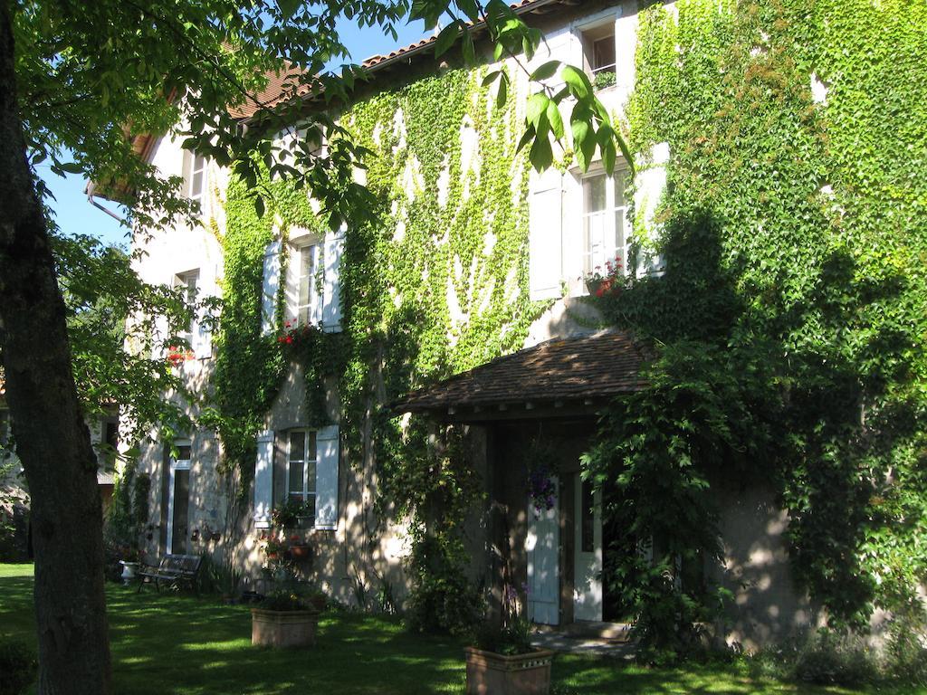Le Domaine De Panissac Bed & Breakfast Berneuil  Bagian luar foto