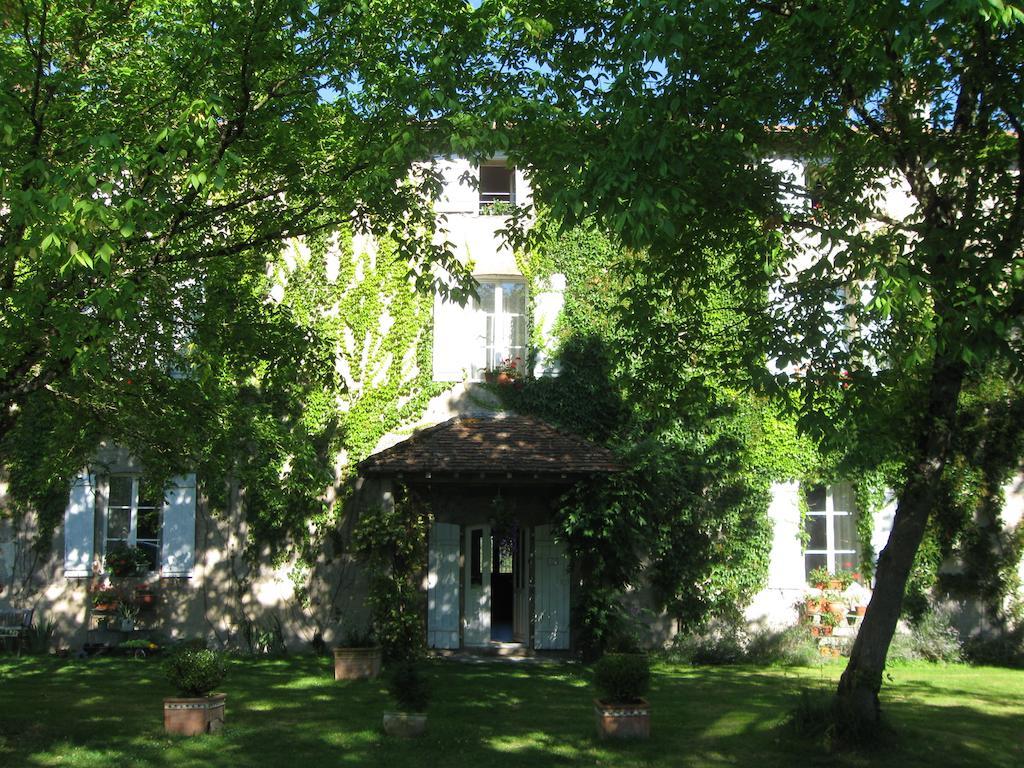 Le Domaine De Panissac Bed & Breakfast Berneuil  Bagian luar foto