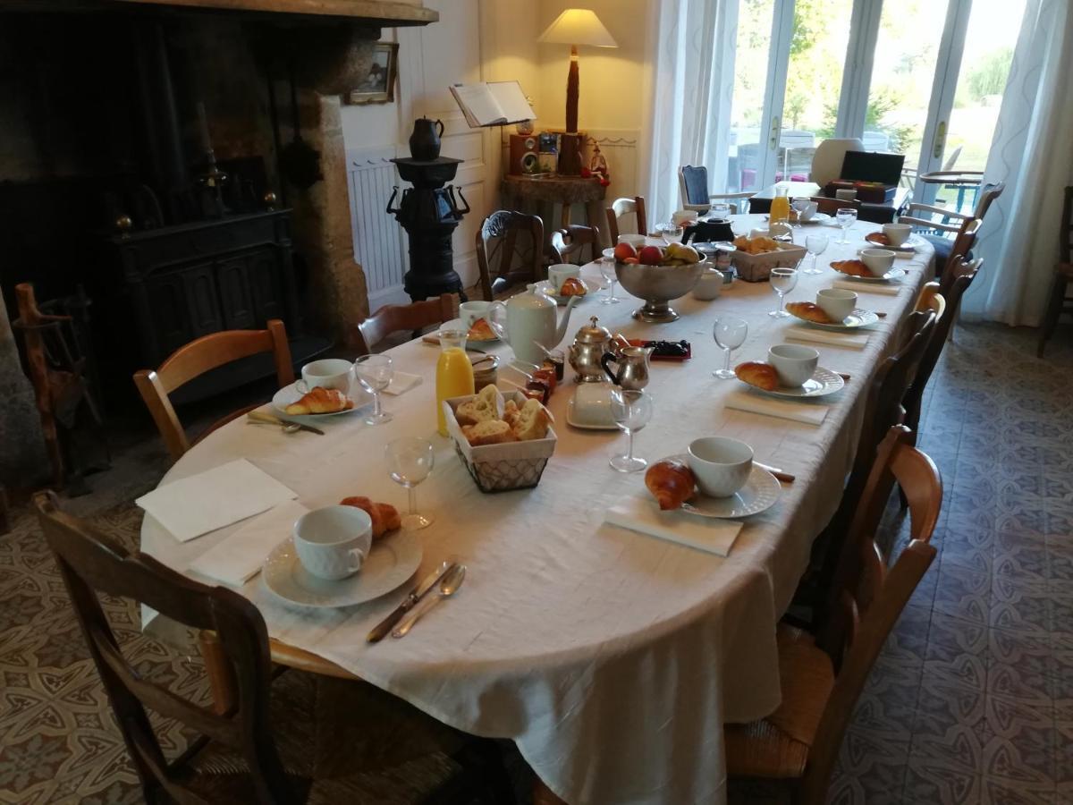 Le Domaine De Panissac Bed & Breakfast Berneuil  Bagian luar foto