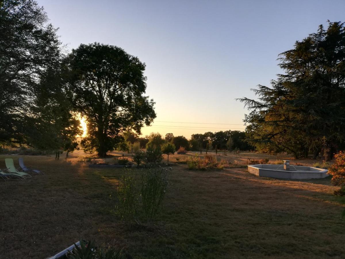 Le Domaine De Panissac Bed & Breakfast Berneuil  Bagian luar foto