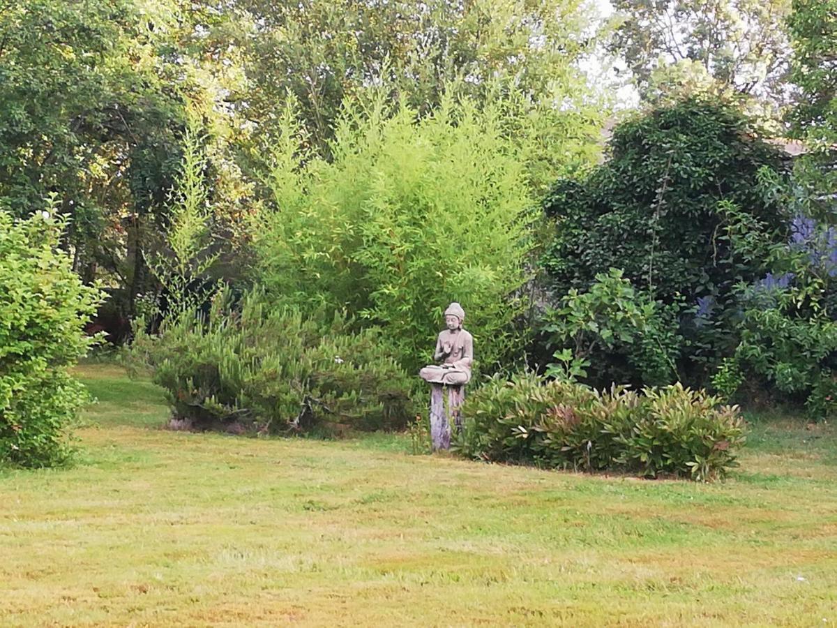 Le Domaine De Panissac Bed & Breakfast Berneuil  Bagian luar foto